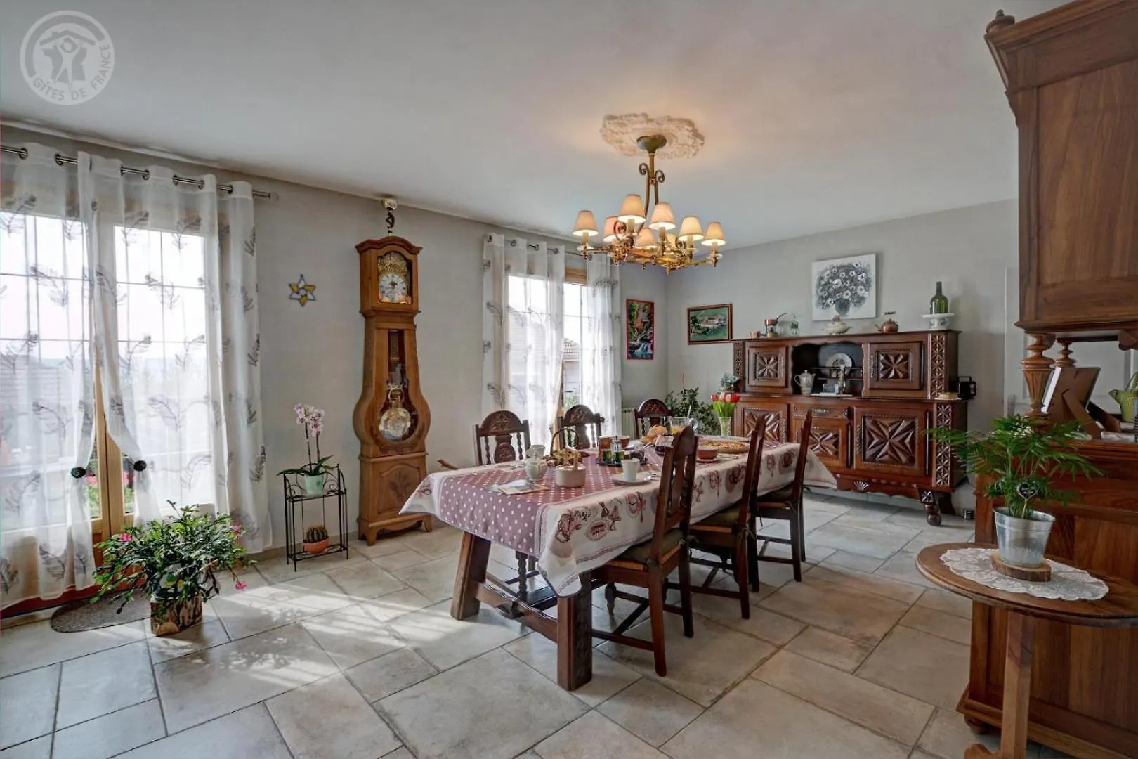 Au Plein Soleil Bed & Breakfast Chazelles-sur-Lyon France